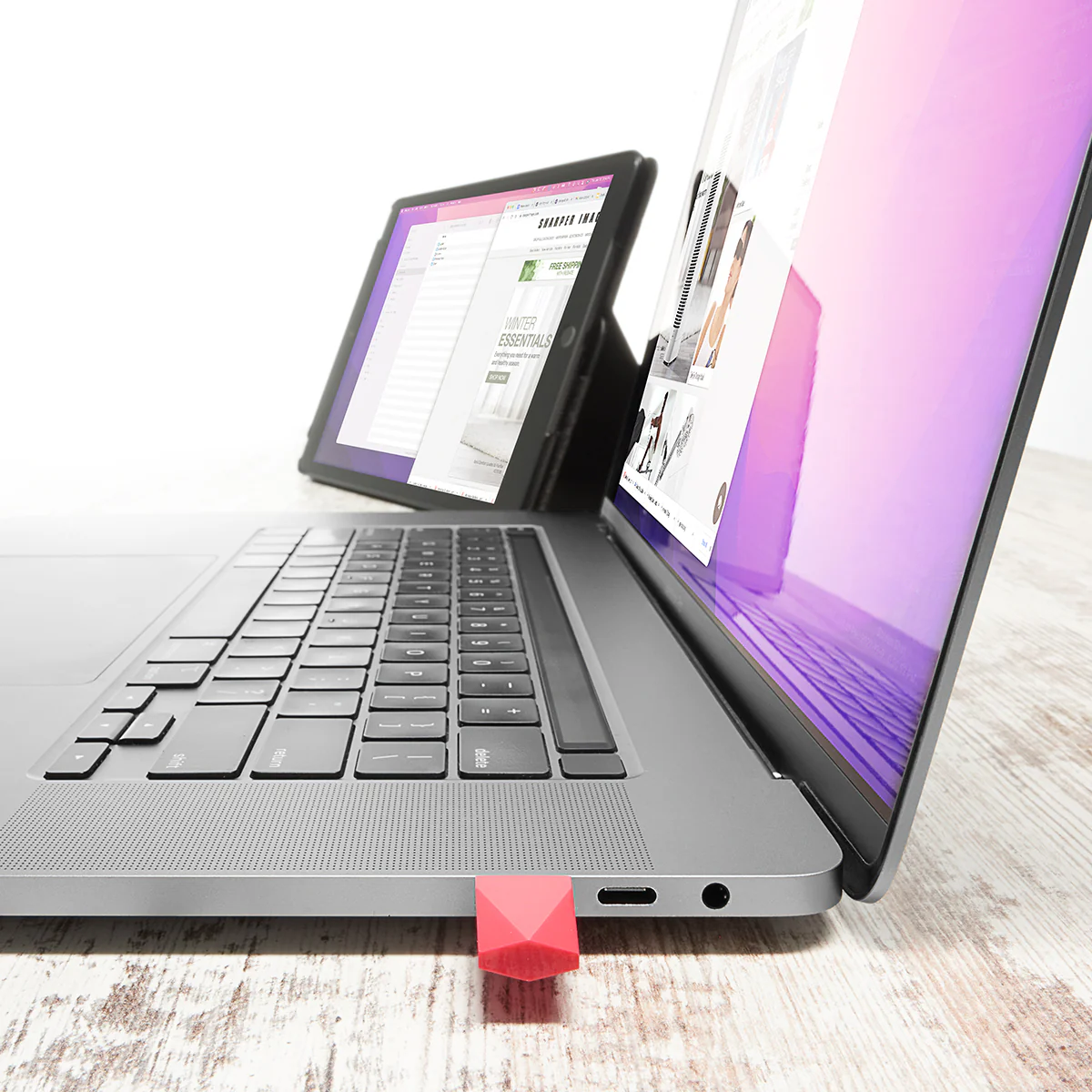 iPad-to-Monitor Adapter